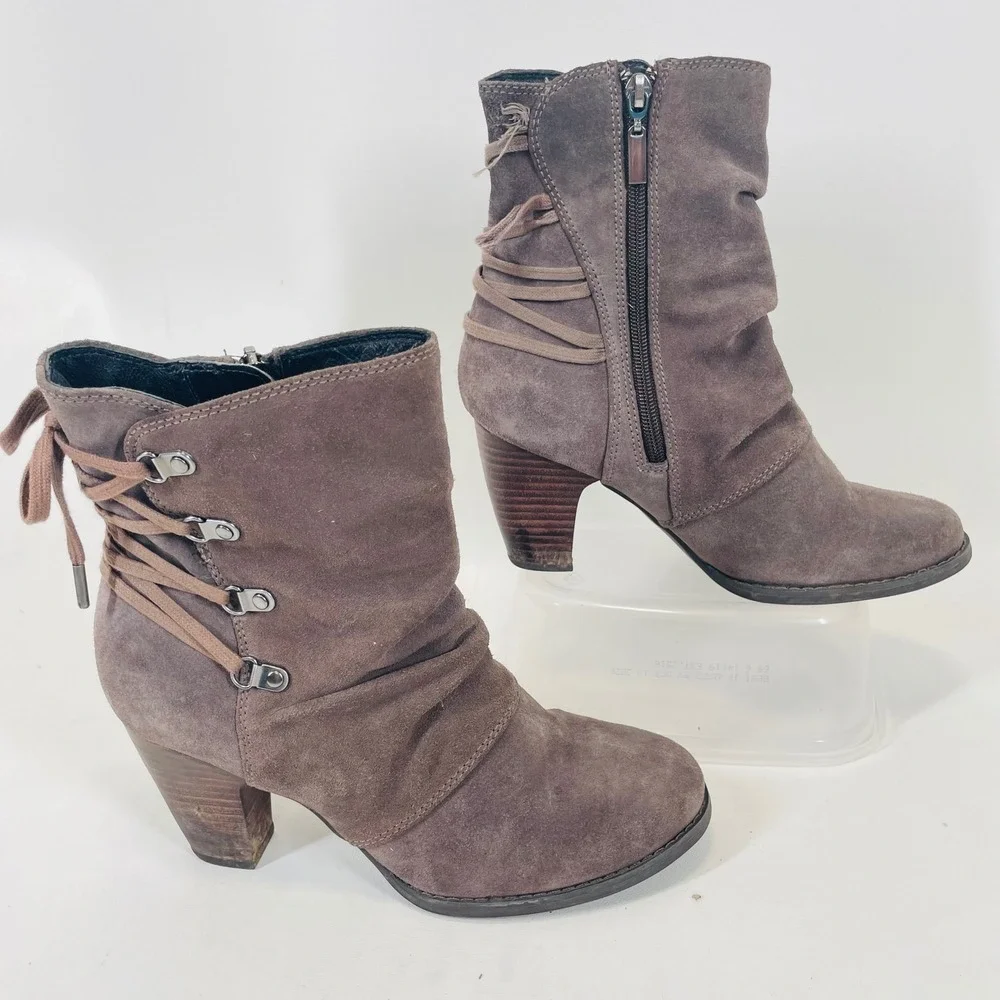 Clarks artisan suede